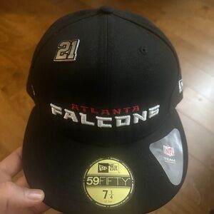 New Era Atlanta Falcons 59FIFTY Cap with #21 pin